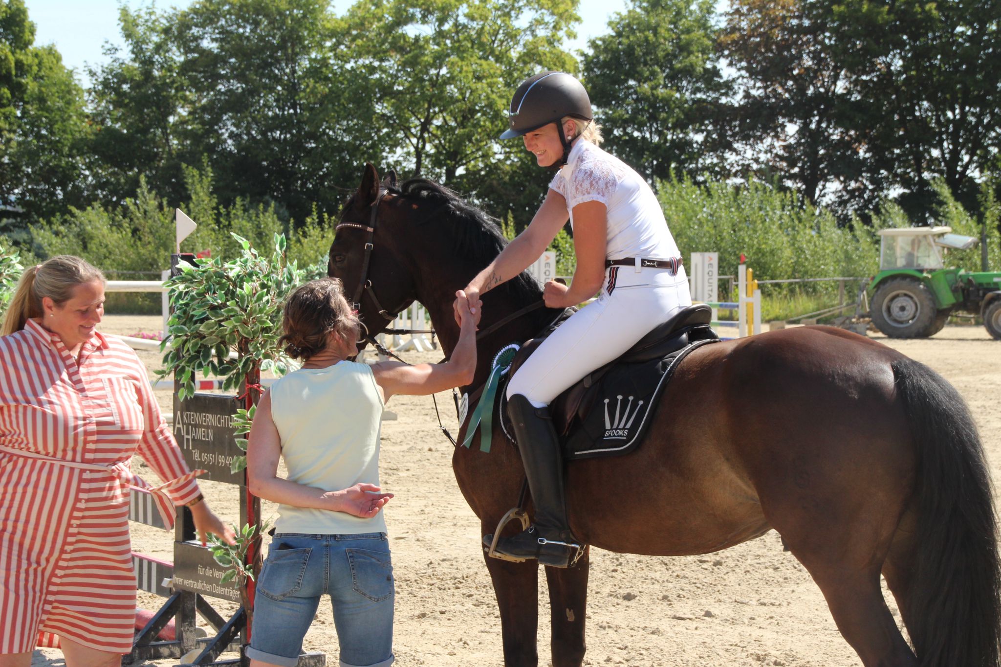 Anni und Decandero bei der Siegerehrung